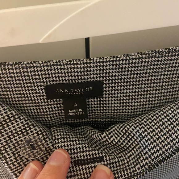 Ann Taylor pants size 10 - Picture 2 of 3